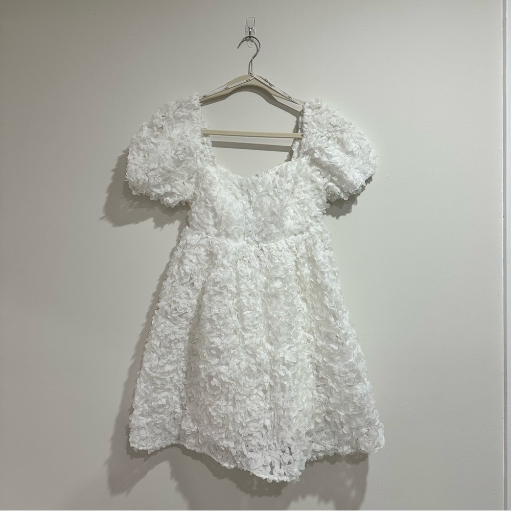 Lulu’s White Floral Puff Sleeve Babydoll
Dress